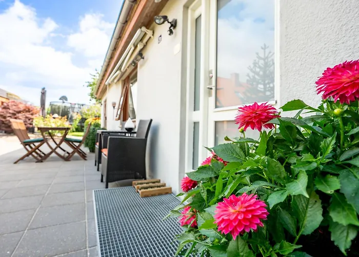 Skylight Lodge - Private Terrace, Free Parking & Walk To City
